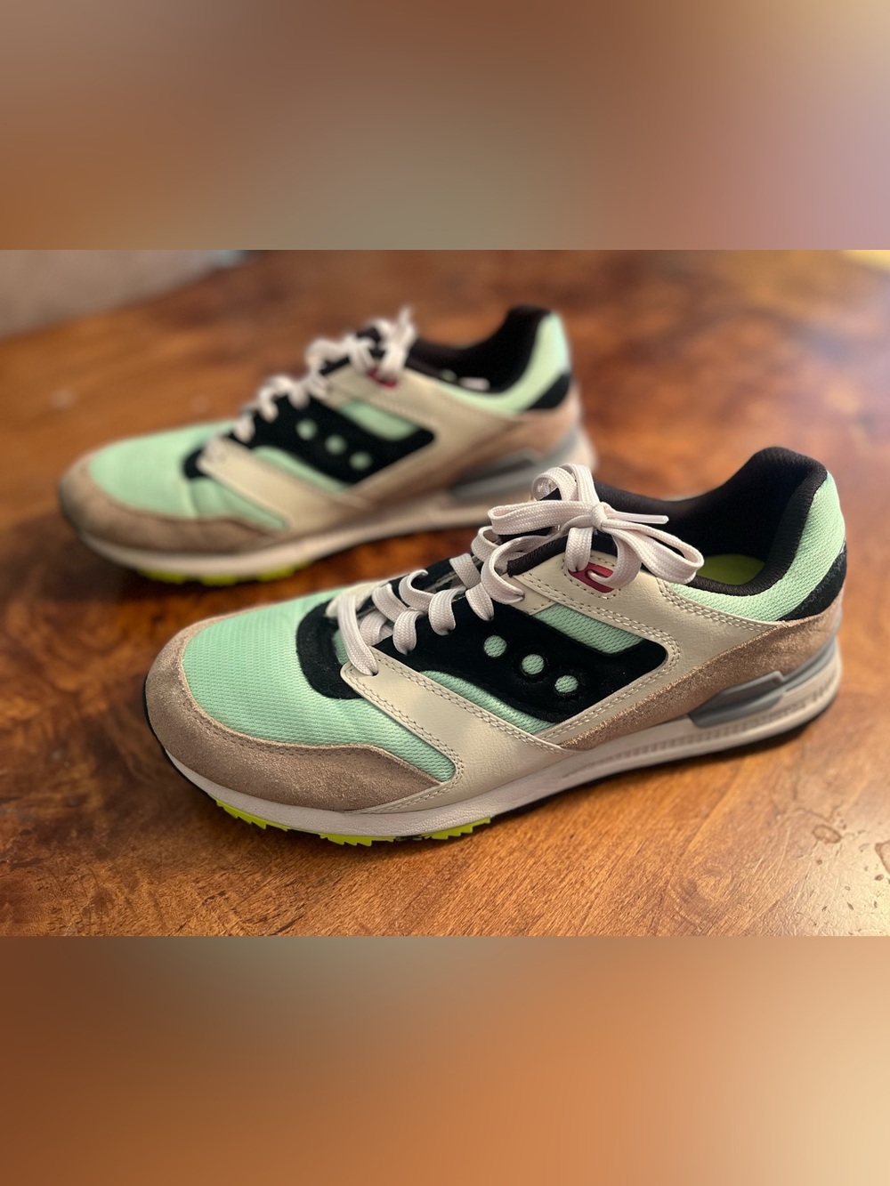Saucony Courageous Mint, Cream & Black Retro Runner Men's Sz 11.5